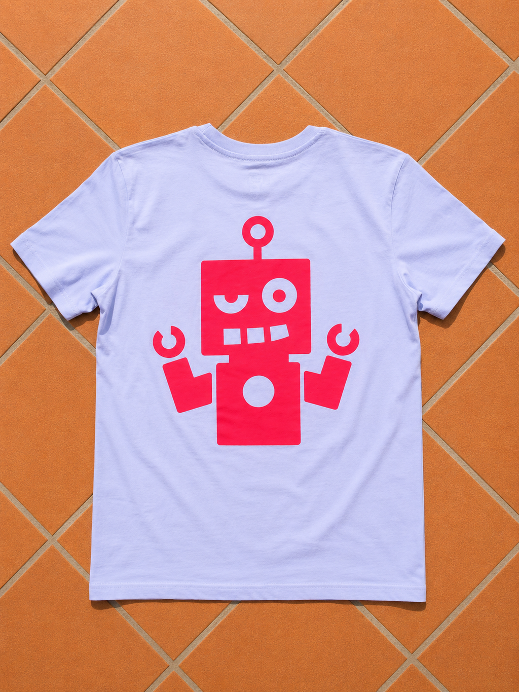 Camiseta blanca - logo rosa flúor