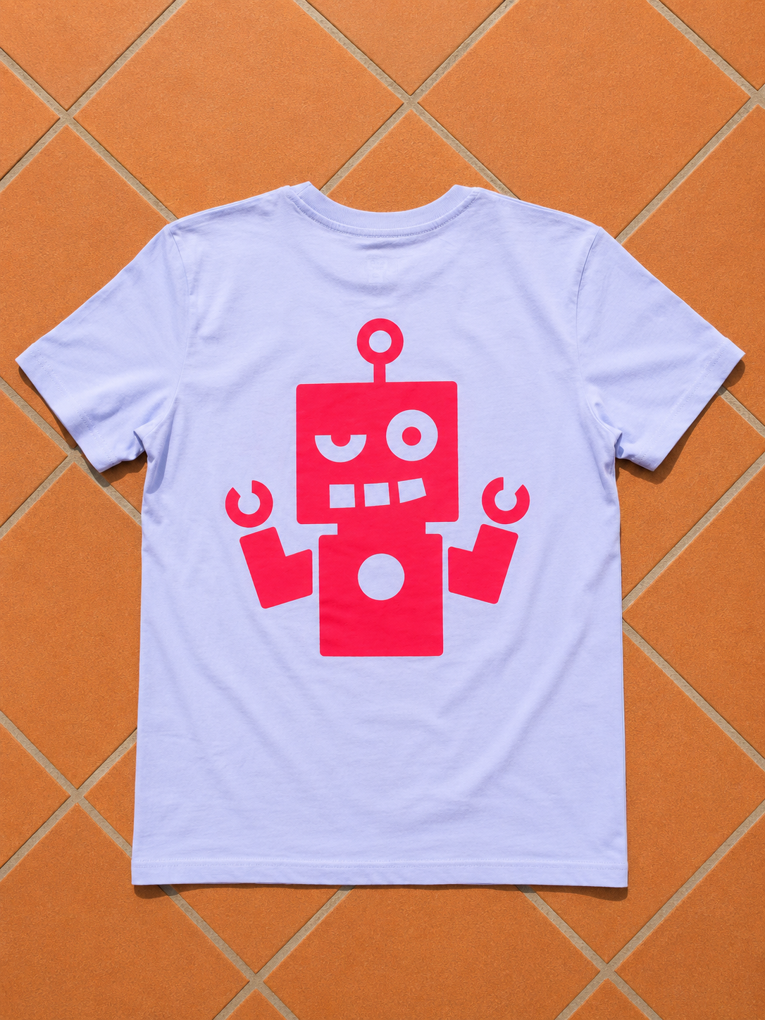 Camiseta blanca - logo rosa flúor