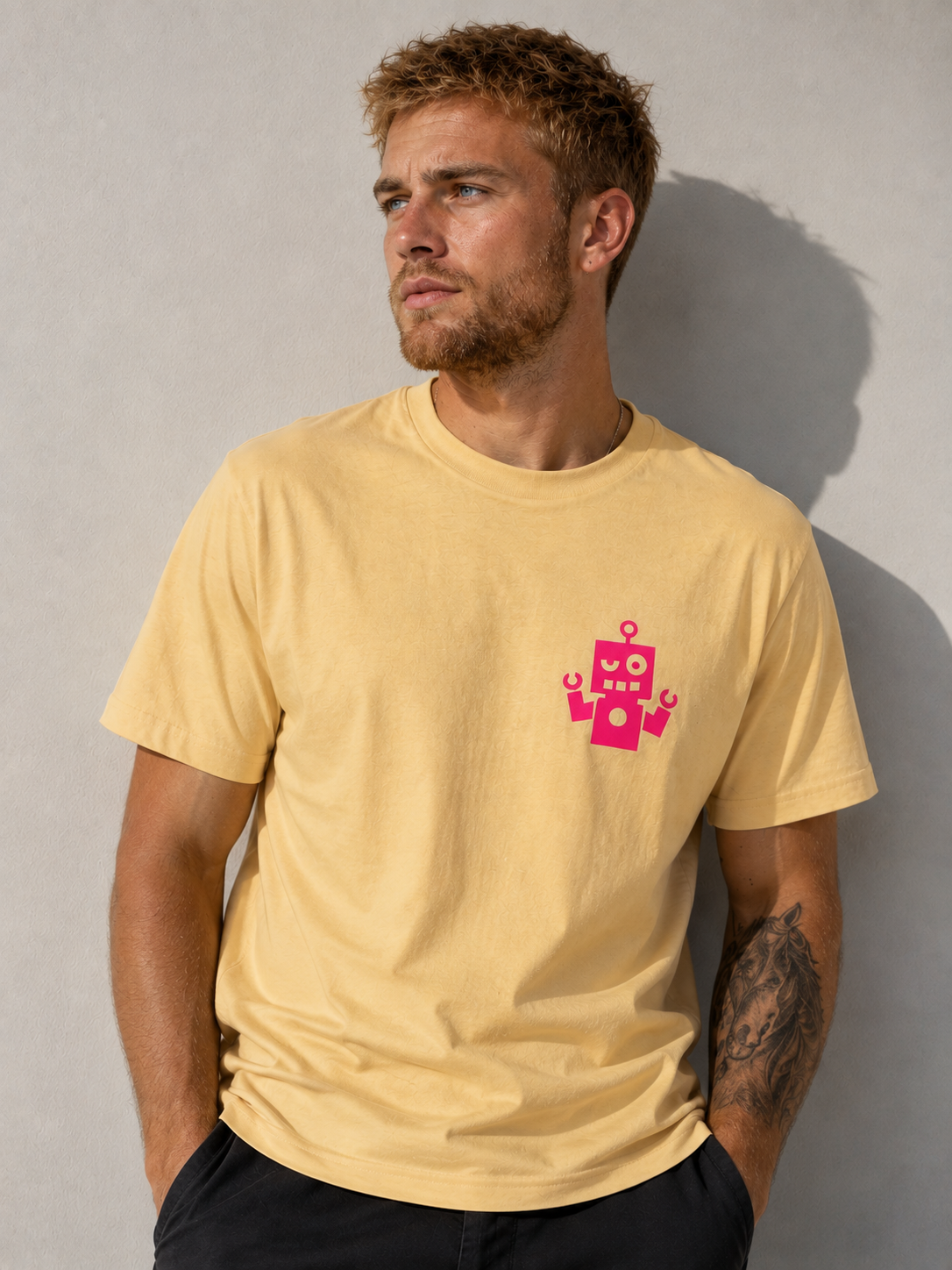 Camiseta Amarilla- logo rosa