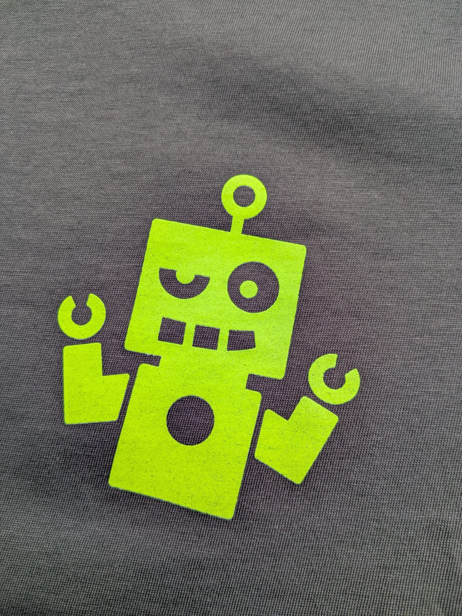 Camiseta kaki - logo amarillo flúor