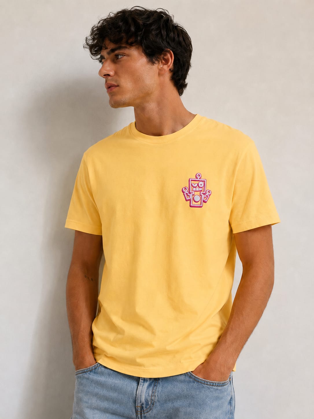 Camiseta amarilla -Logo Rosa efecto bordado