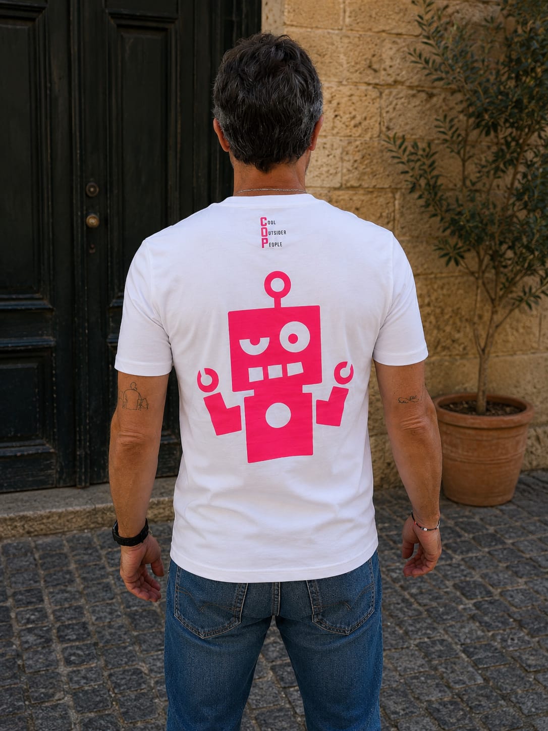 Camiseta blanca - logo rosa flúor