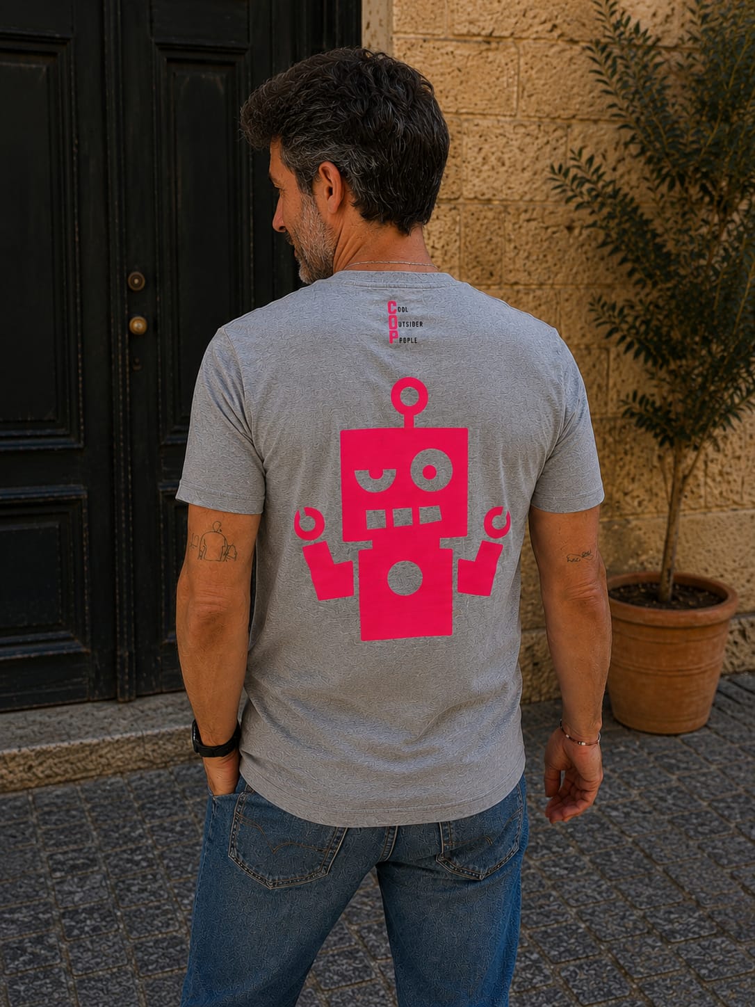 Camiseta Gris- logo rosa