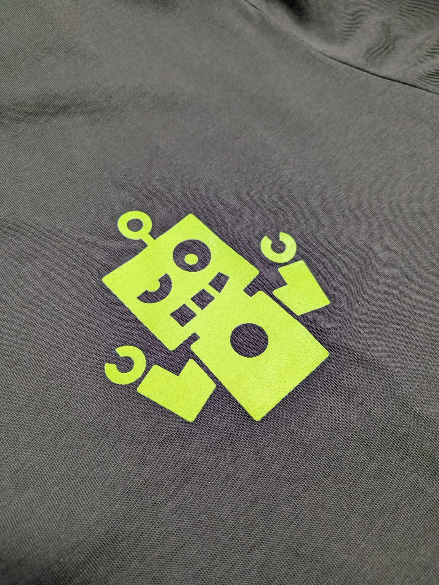Camiseta kaki - logo amarillo flúor